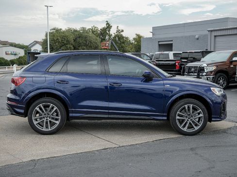 New 2025 Audi Q3 2.0T Premium image 3