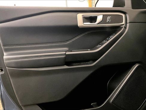 Used 2020 Ford Explorer XLT w/ Equipment Group 202A image 22