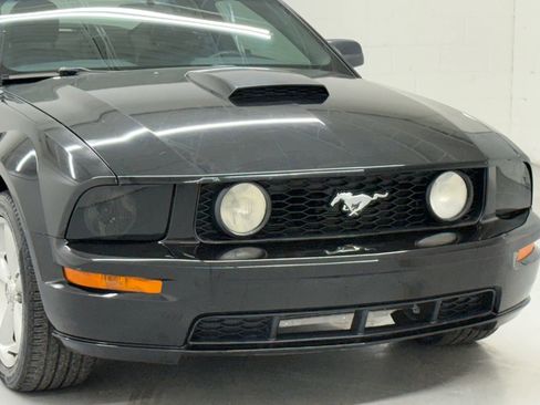 Used 2009 Ford Mustang GT Deluxe image 32