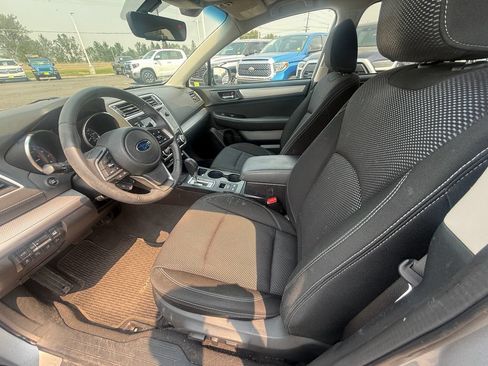 Used 2019 Subaru Outback 2.5i Premium AWD/4WD image 3