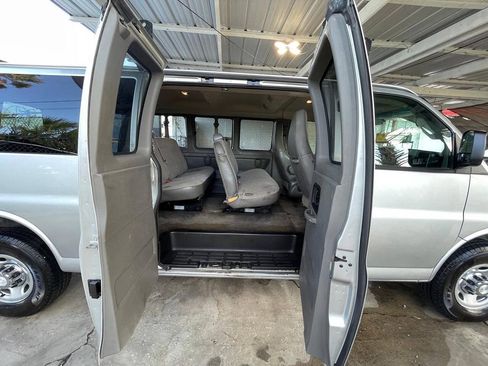 Used 2017 Chevrolet Express 3500 LT w/ LT Preferred Equipment Group RWD image 15