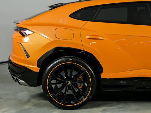 Used 2022 Lamborghini Urus image 13