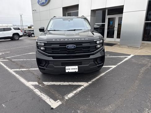Used 2025 Ford Expedition Active RWD image 8