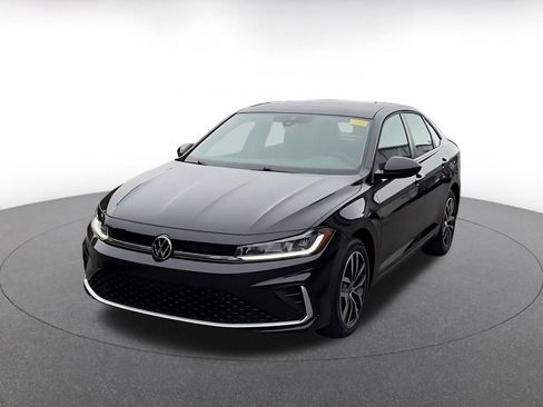 Used 2025 Volkswagen Jetta SE FWD image 4