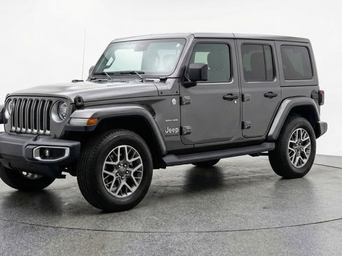 Used 2025 Jeep Wrangler Sahara AWD/4WD image 3