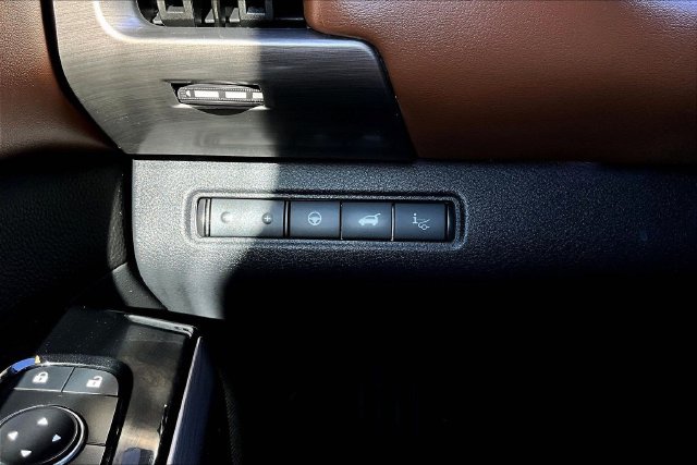 Used 2023 Nissan Pathfinder Platinum w/ Lighting Package (N93) FWD image 15