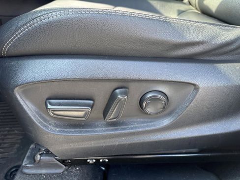 Used 2022 Toyota Corolla Cross XLE w/ Convenience Package image 27