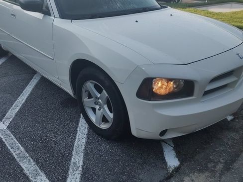 Used 2009 Dodge Charger SE RWD image 3