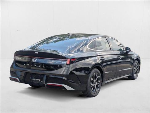 New 2025 Hyundai Sonata SEL image 2