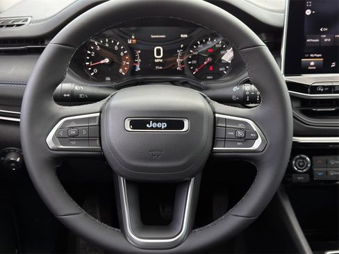 New 2026 Jeep Compass Latitude image 12