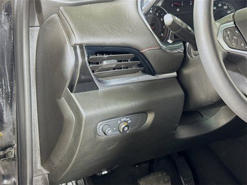 Used 2022 Chevrolet Traverse RS image 8