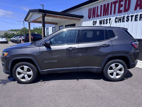 Used 2018 Jeep Compass Latitude w/ Cold Weather Group AWD/4WD image 12