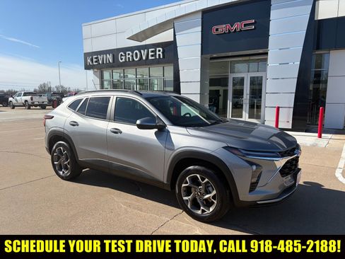 Certified 2025 Chevrolet Trax LT w/ LT Convenience Package image 1