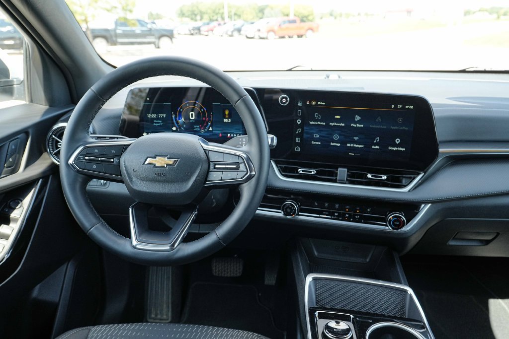 Used 2026 Chevrolet Equinox LT AWD/4WD image 30