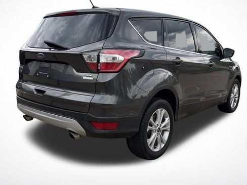 Used 2017 Ford Escape SE w/ SE Cold Weather Package FWD image 3