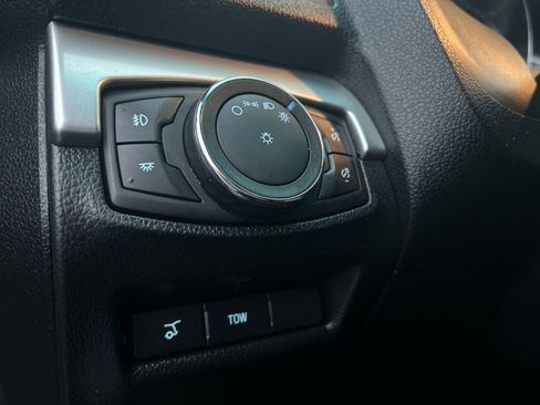 Used 2017 Ford Explorer XLT w/ Equipment Group 202A image 11