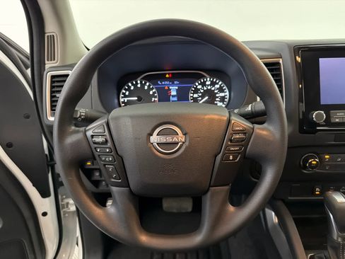 Used 2022 Nissan Frontier SV w/ Technology Package AWD/4WD image 16