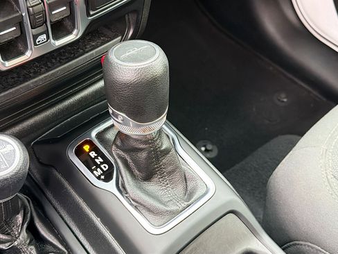 Used 2022 Jeep Gladiator Sport image 28