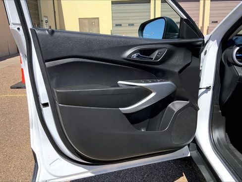 Used 2025 Chevrolet Trax LS image 22