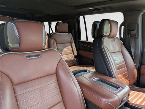 Used 2023 GMC Yukon XL Denali Ultimate AWD/4WD image 28