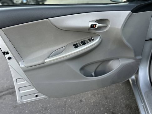 Used 2011 Toyota Corolla LE FWD image 8