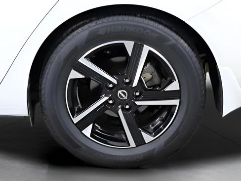Used 2025 Nissan Sentra SV FWD image 39