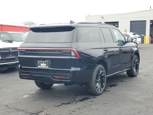 New 2026 Lincoln Navigator Reserve image 4