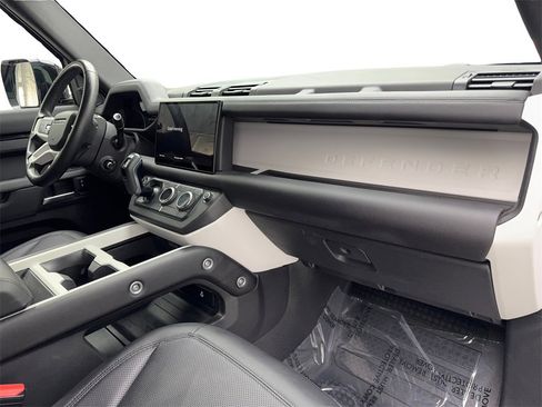 Used 2025 Land Rover Defender 110 S image 51