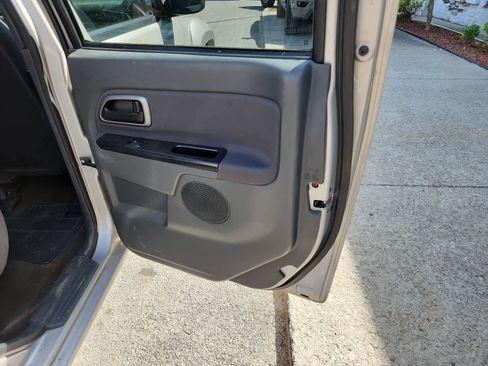 Used 2005 Chevrolet Colorado LS RWD image 24