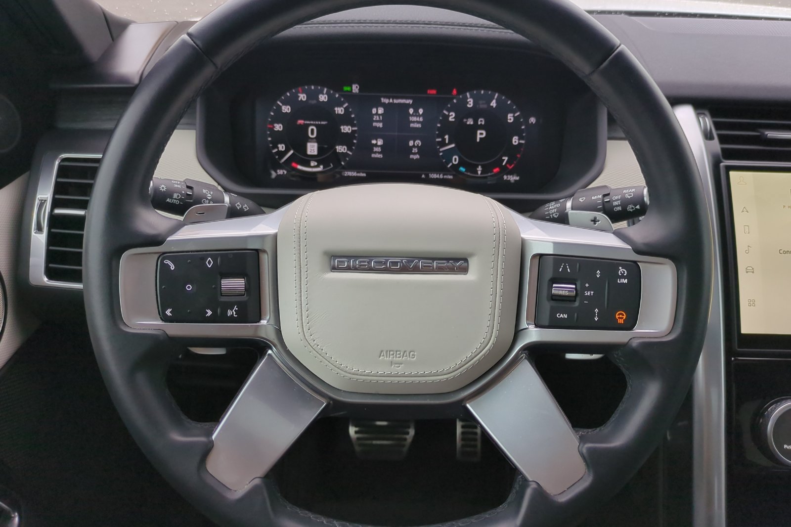 Used 2023 Land Rover Discovery HSE R-Dynamic AWD/4WD image 35