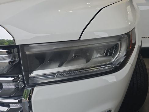 Used 2020 GMC Acadia SLT FWD image 32
