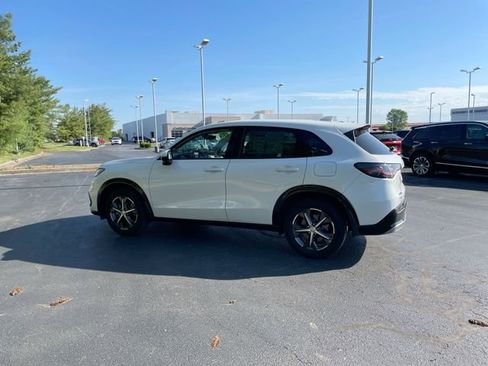 Used 2023 Honda HR-V EX-L image 3