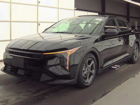 Used 2025 Kia K4 LXS image 3