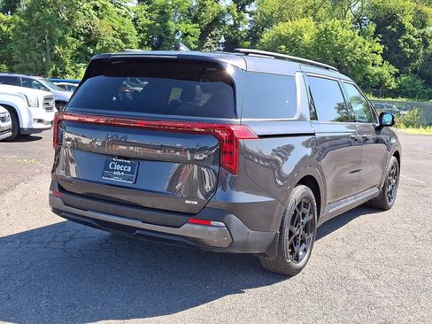 Used 2025 Kia Carnival SX w/ SX Dark Edition Package FWD image 9