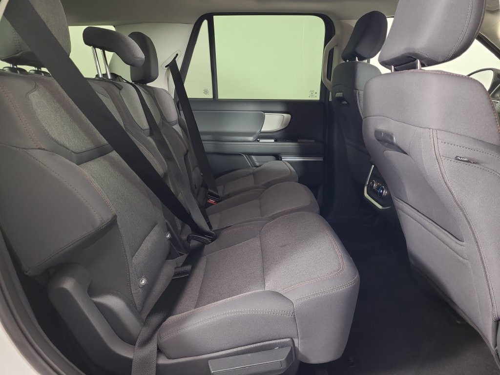 Used 2025 Ford Expedition Active AWD/4WD image 22