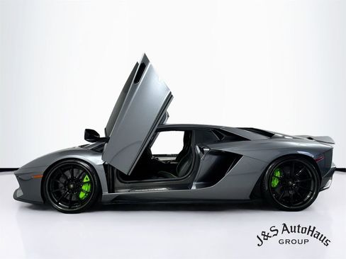Used 2018 Lamborghini Aventador S AWD/4WD image 4