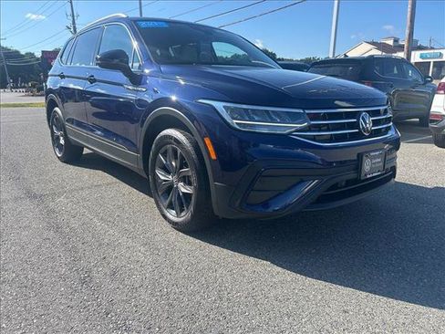 Certified 2023 Volkswagen Tiguan SE FWD image 3