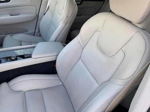 Certified 2023 Volvo XC60 B5 Ultimate w/ Climate Package image 24