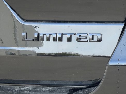 New 2025 Jeep Grand Cherokee Limited w/ Black Appearance Package image 9