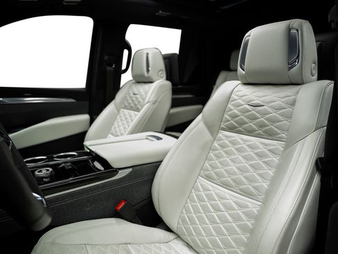 Used 2025 Cadillac Escalade V AWD/4WD image 35