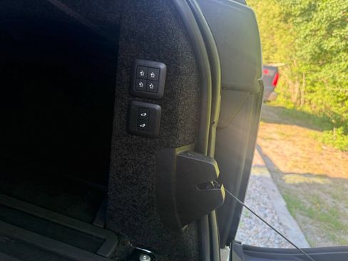 Used 2018 Land Rover Range Rover HSE AWD/4WD image 25