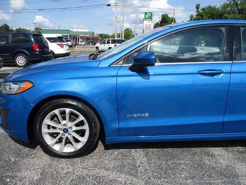 Used 2019 Ford Fusion SE FWD image 4