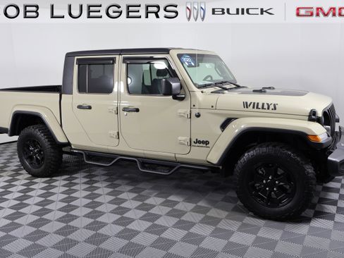 Used 2022 Jeep Gladiator Sport AWD/4WD image 2