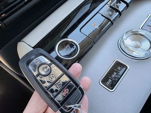 New 2026 Lincoln Navigator Premiere image 13