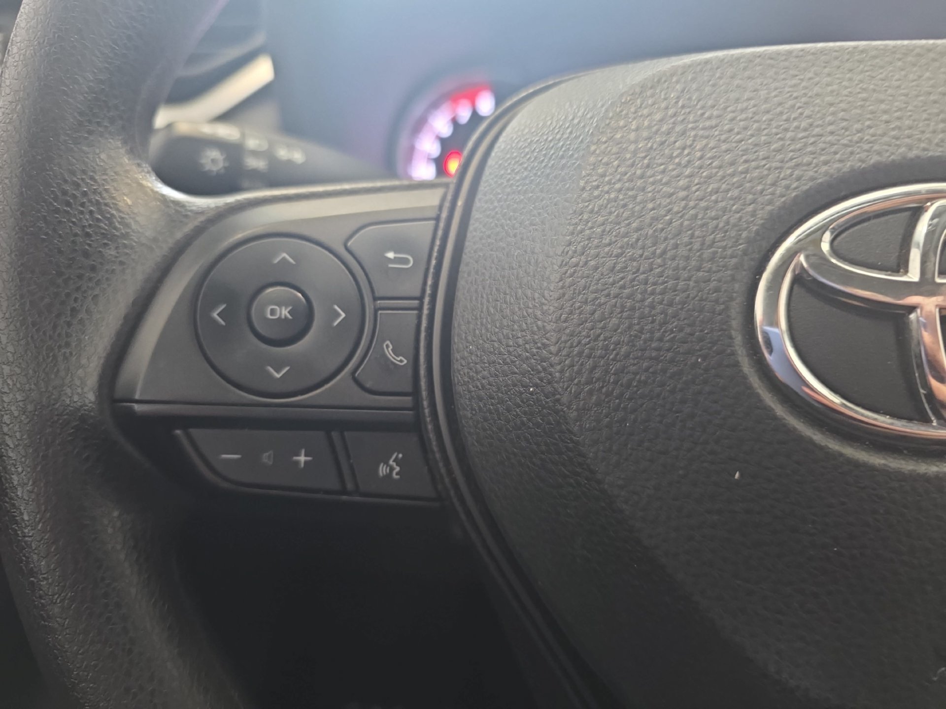 Used 2023 Toyota RAV4 XLE w/ Convenience Package FWD image 17