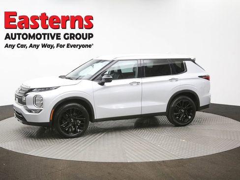 Used 2023 Mitsubishi Outlander SE image 58