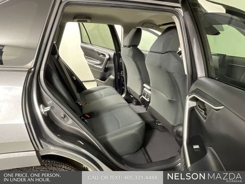 Used 2022 Toyota RAV4 LE FWD image 16
