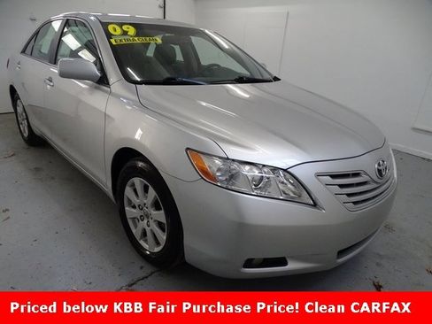 Used 2009 Toyota Camry XLE image 1
