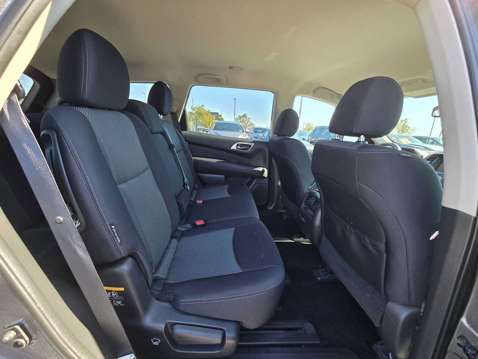 Used 2019 Nissan Pathfinder SV AWD/4WD image 12