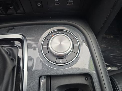 Used 2024 Nissan Armada SV AWD/4WD image 21